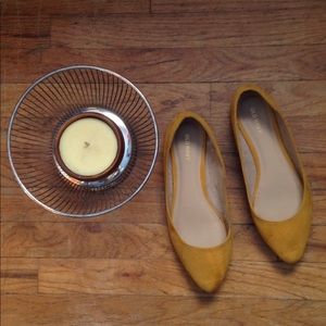 Mustard yellow pointy toe flats 🌻 size 7